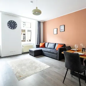 Enjoy Apartments, Quiet Street, With Two Bedrooms Sleeps 6 Ac Viena